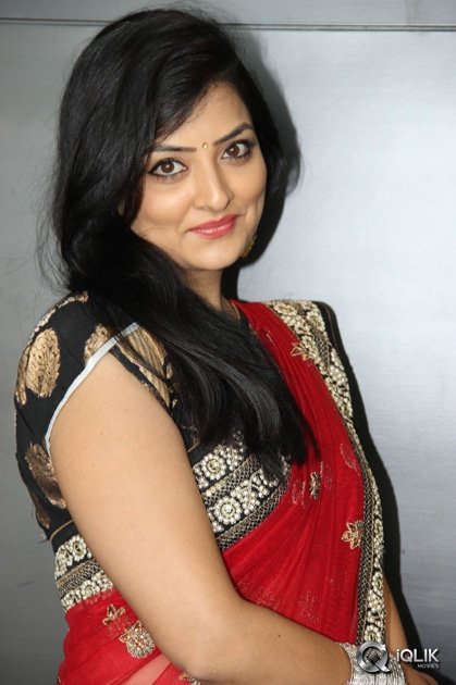 Anchor-Madhuri-Photo-Gallery